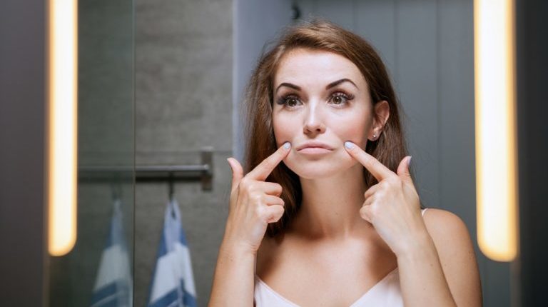 Contrastare la comparsa delle rughe nasolabiali