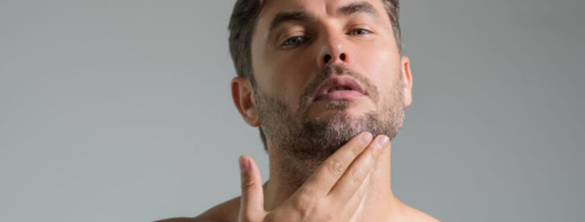 Jawline maschile la definizione della linea mandibolare dell'uomo