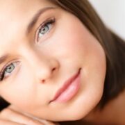 Trattamenti di medicina estetica non invasiva per ringiovanire lo sguardo