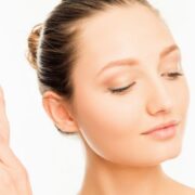 Idrossiapatite di calcio per ringiovanire il viso e il dorso delle mani