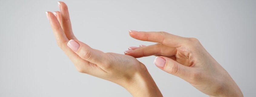 Scopri i trattamenti per le mani che donano un aspetto giovane e levigato